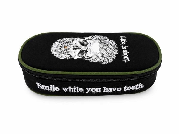 64254_BRUNNEN_Federmäppchen_„Life_is_Short“_–_Totenkopf-Design_|_Schwarz